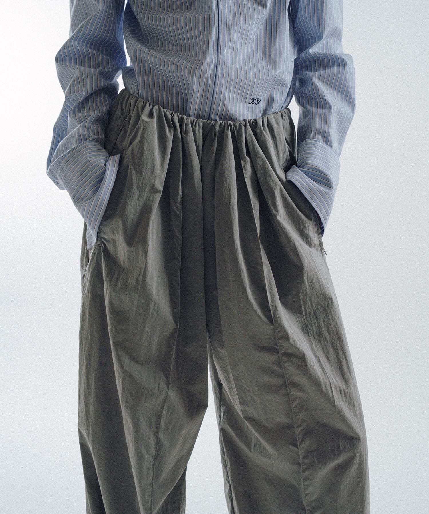 Tightly Gathered Sports Pants
