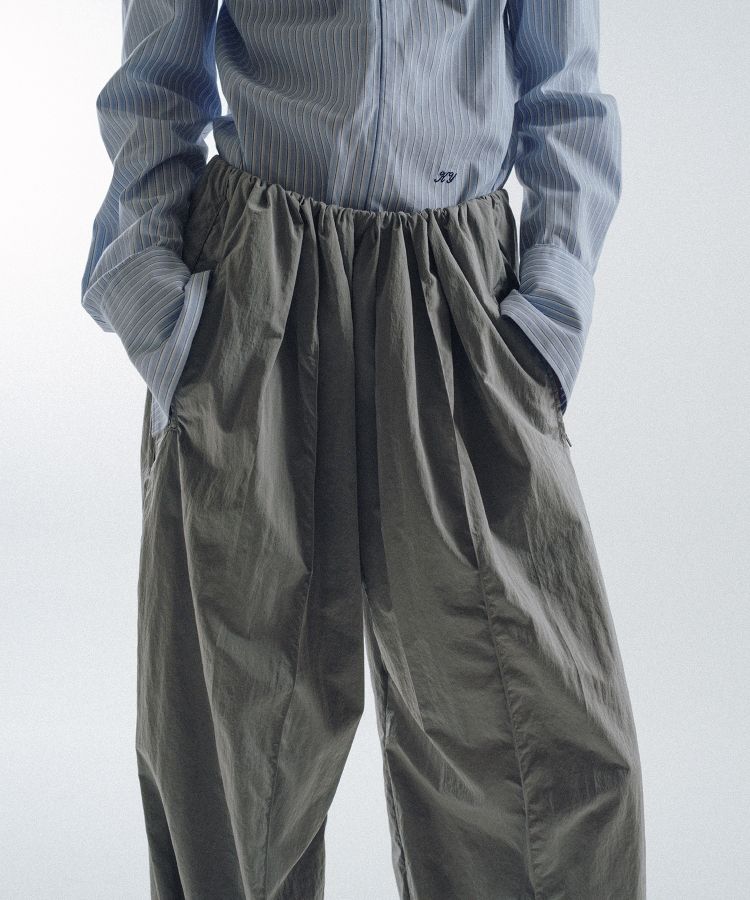 Tightly Gathered Sports Pants