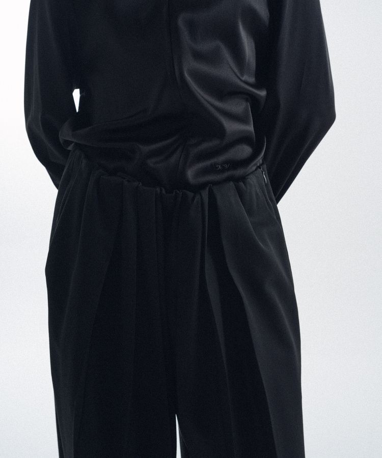 Tightly Gathered Trousers