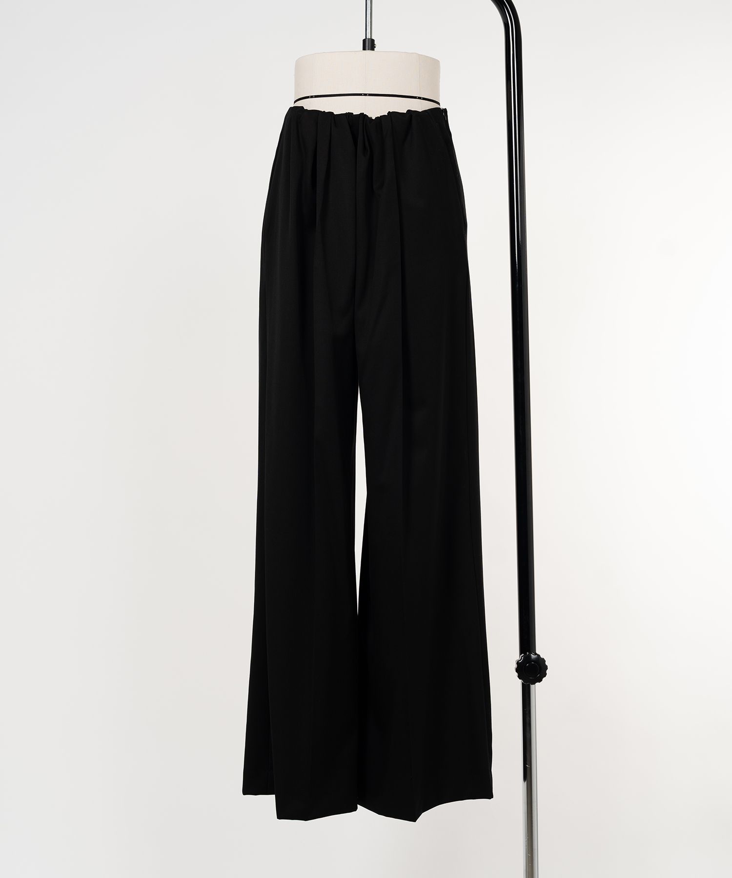 Tightly Gathered Trousers