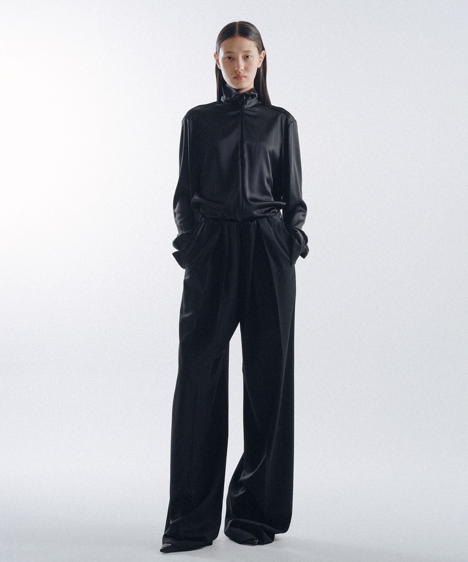 Tightly Gathered Trousers