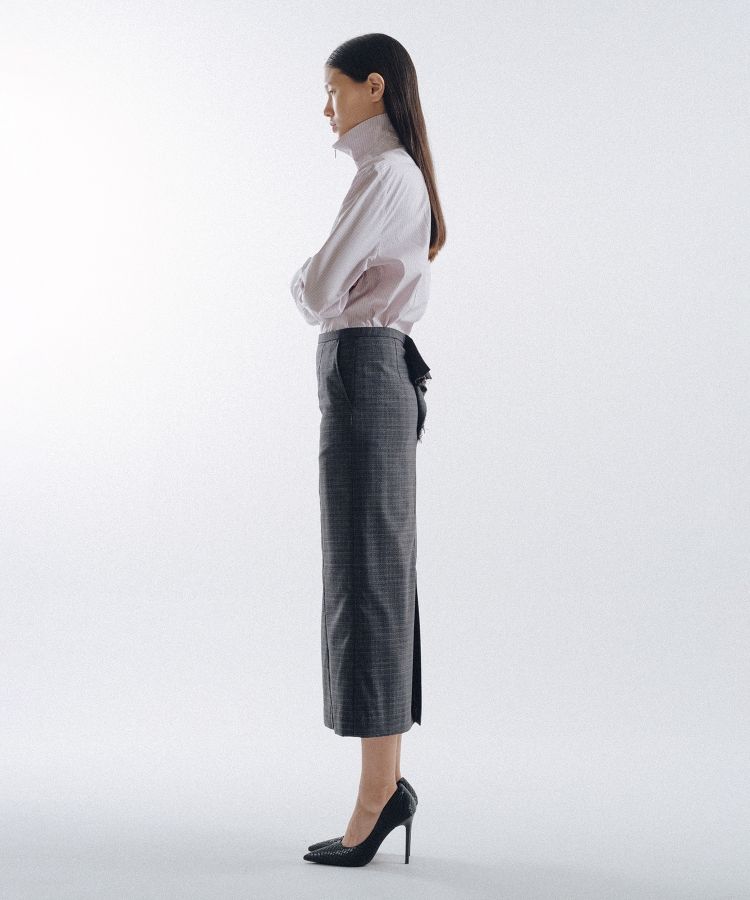 Back Slash Middle Skirt