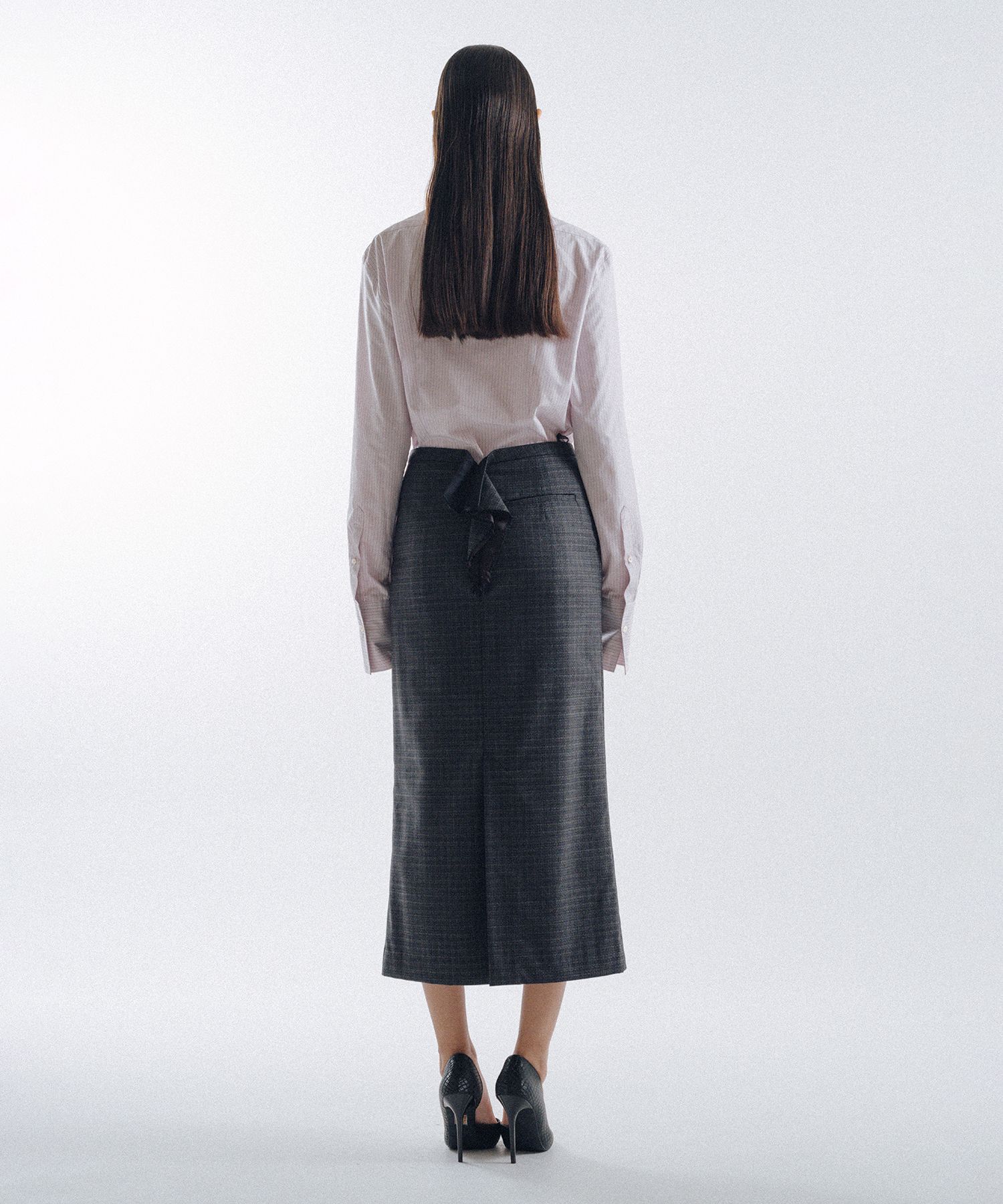 Back Slash Middle Skirt