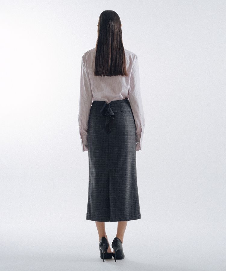 Back Slash Middle Skirt