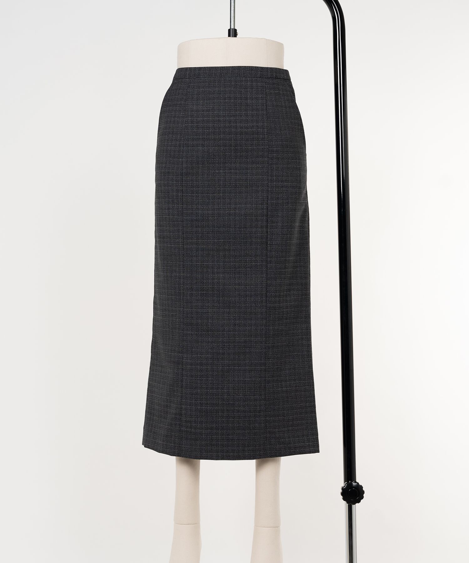 Back Slash Middle Skirt