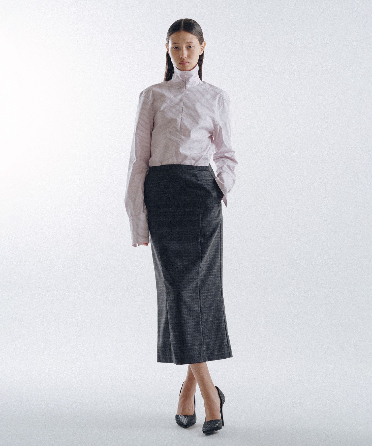 Back Slash Middle Skirt