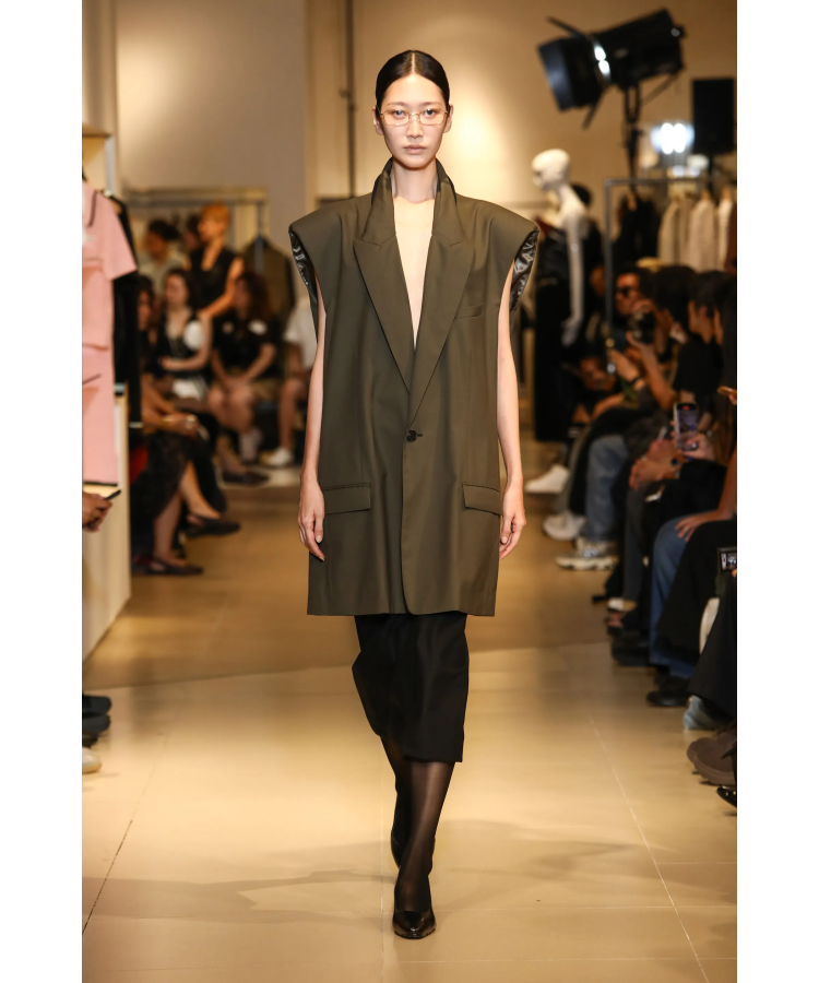 Wilted Collar Tailor Vest