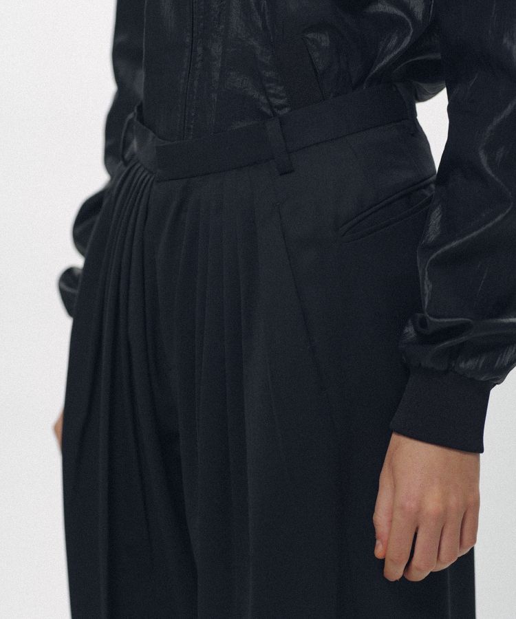 Forward-Gathered Tuck Trousers