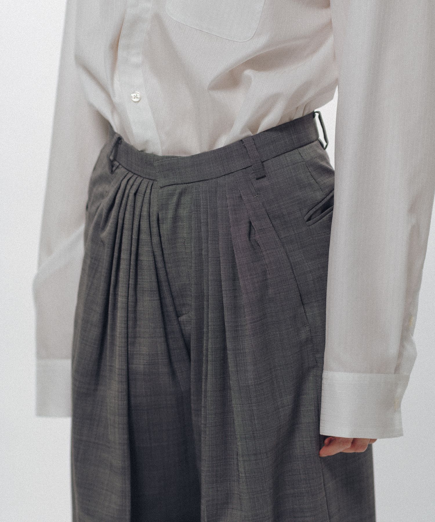 Forward-Gathered Tuck Trousers