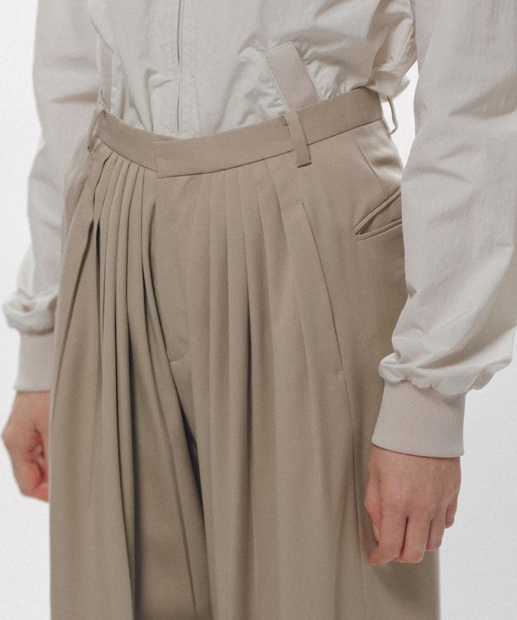 Forward-Gathered Tuck Trousers