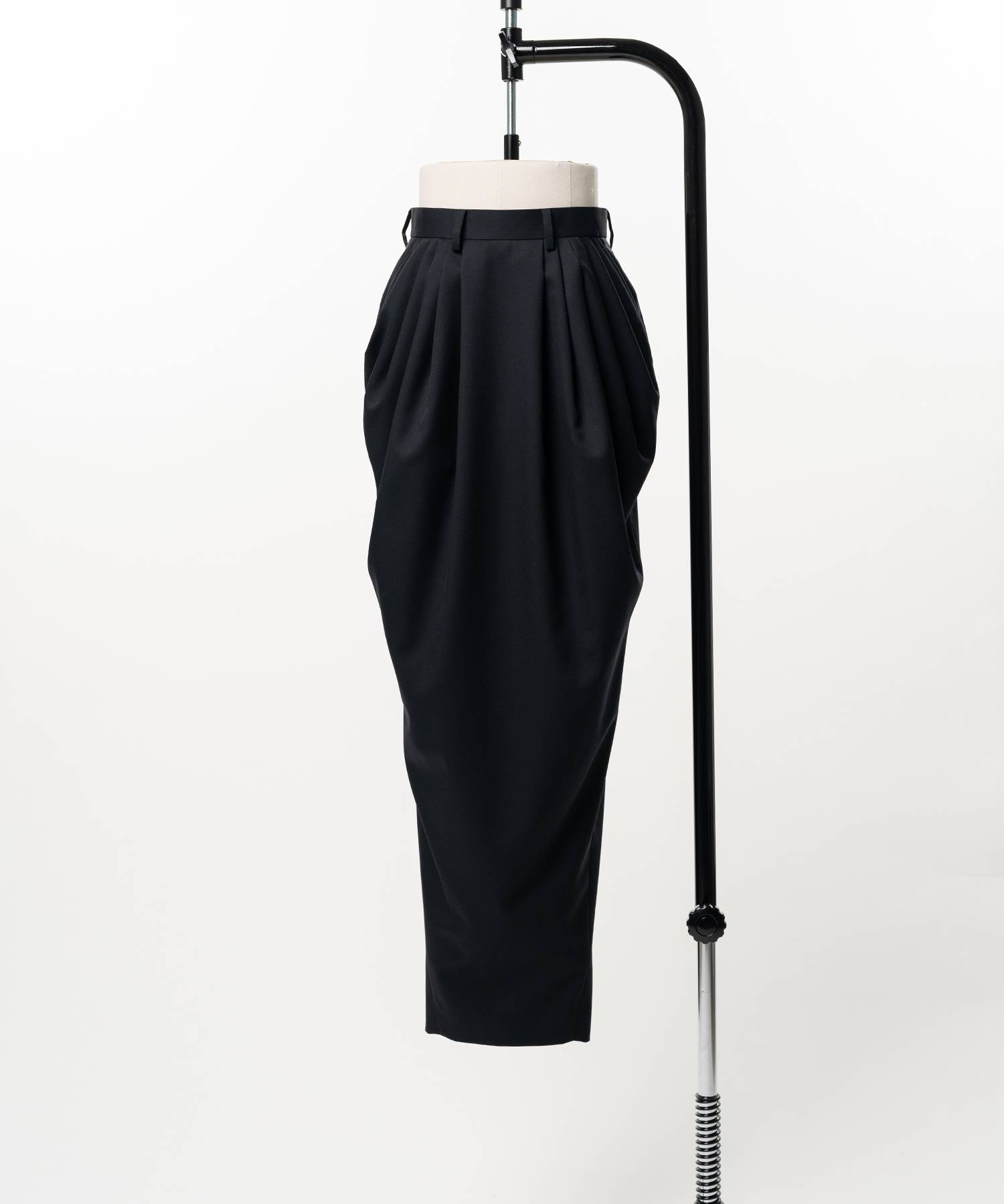 Barrel-Shaped Pencil Skirt
