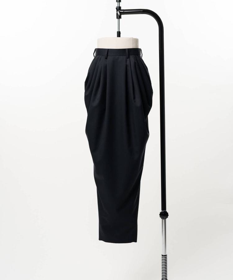 Barrel-Shaped Pencil Skirt