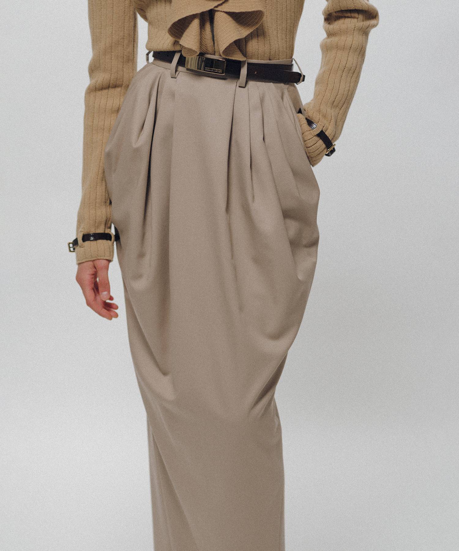 Barrel-Shaped Pencil Skirt