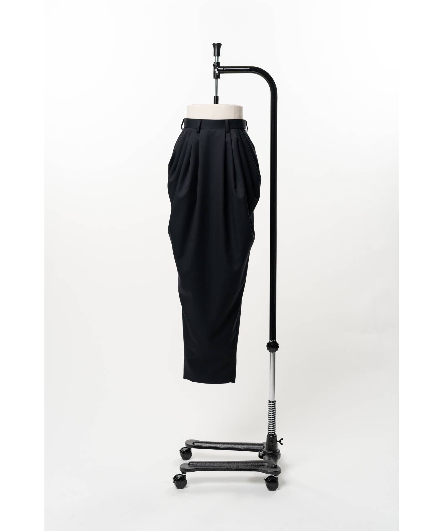 Barrel-Shaped Pencil Skirt