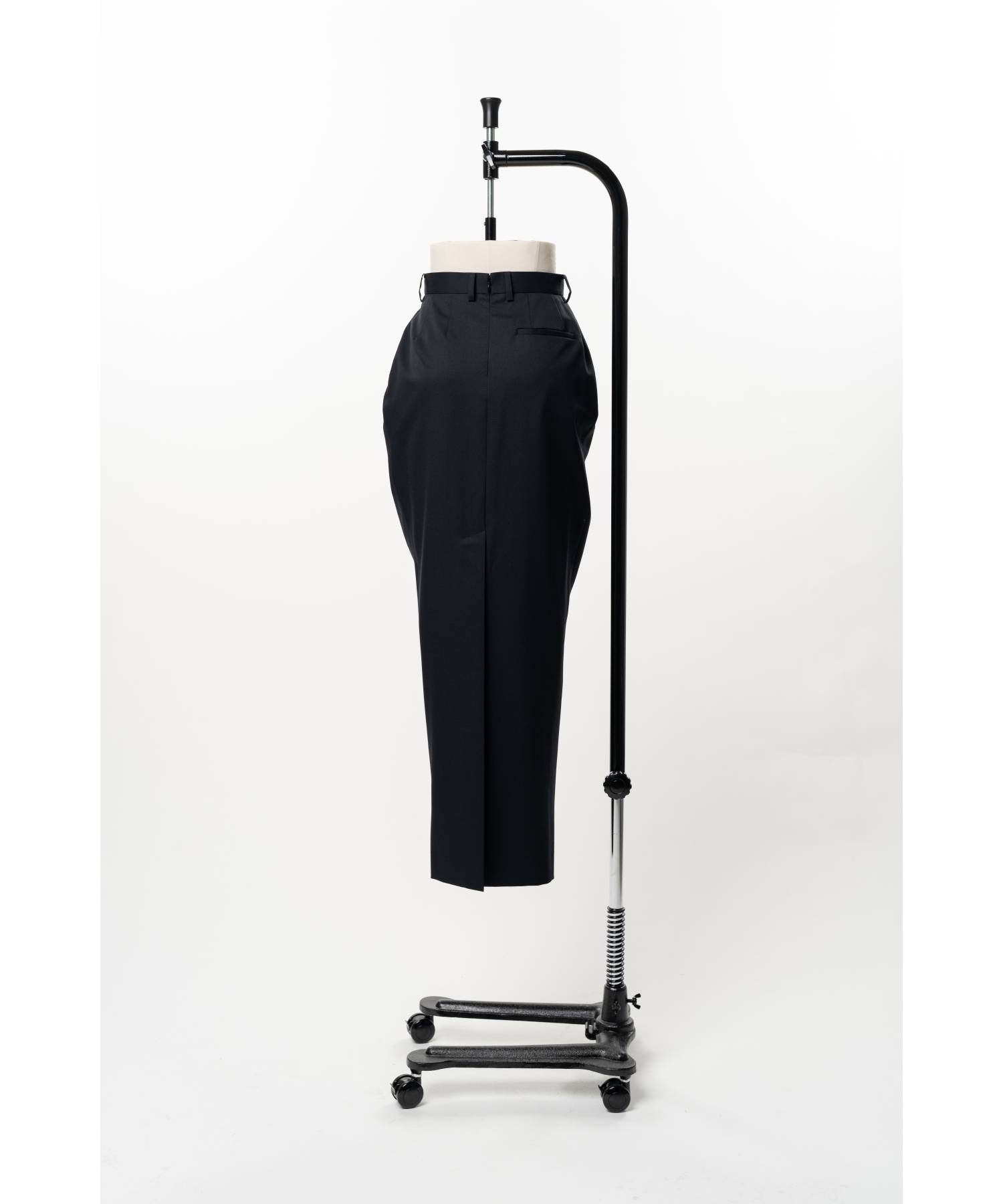 Barrel-Shaped Pencil Skirt