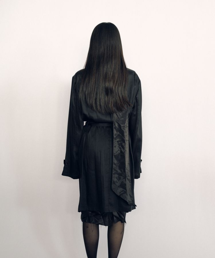 yoneda keisuke ヨネダケイスケ　 ロングコート　ブラック Cape Trench Coat Silk Satin | KEISUKEYOSHIDA