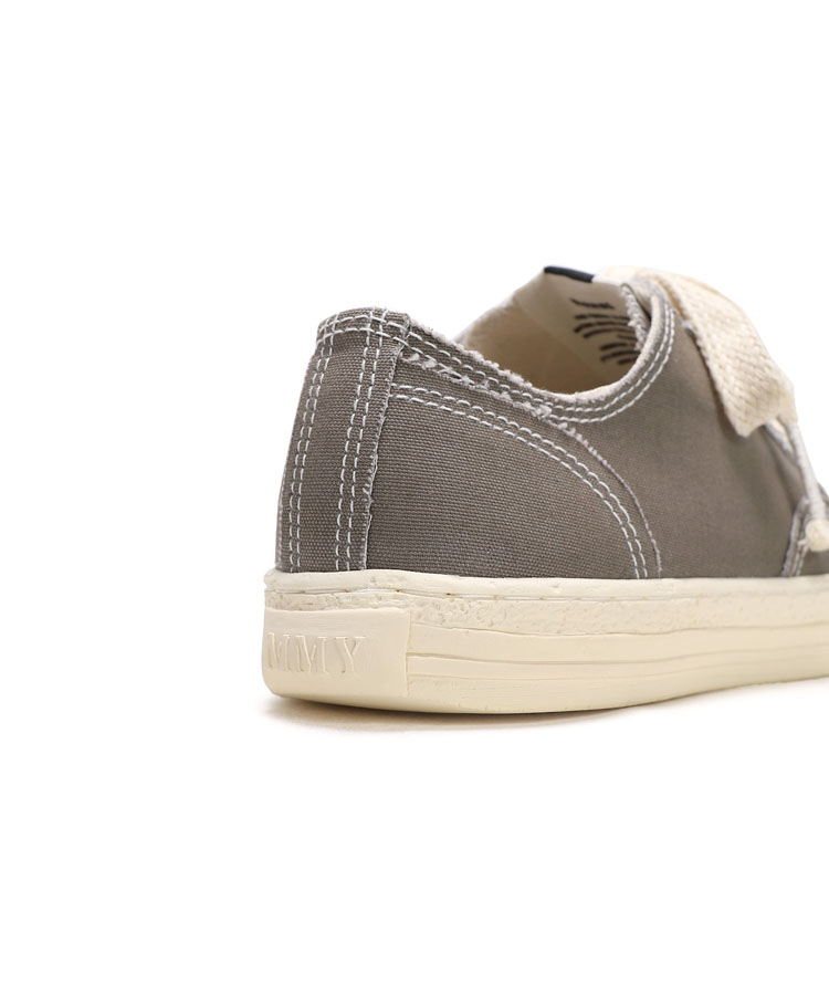 PAST Sole 6 - Hole Low-top Sneaker