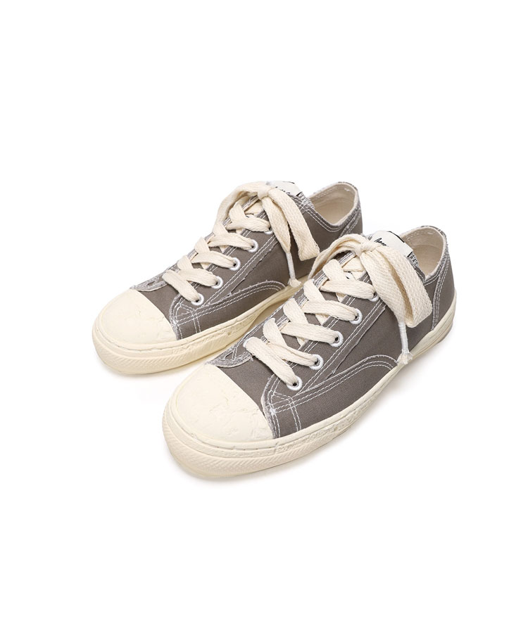 PAST Sole 6 - Hole Low-top Sneaker