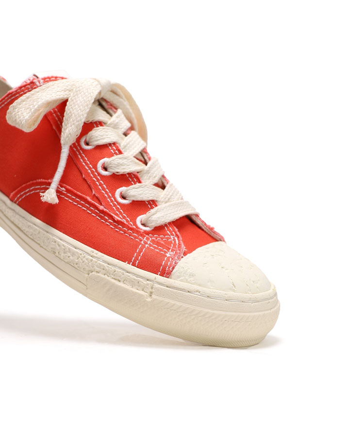 PAST Sole 6 - Hole Low-top Sneaker