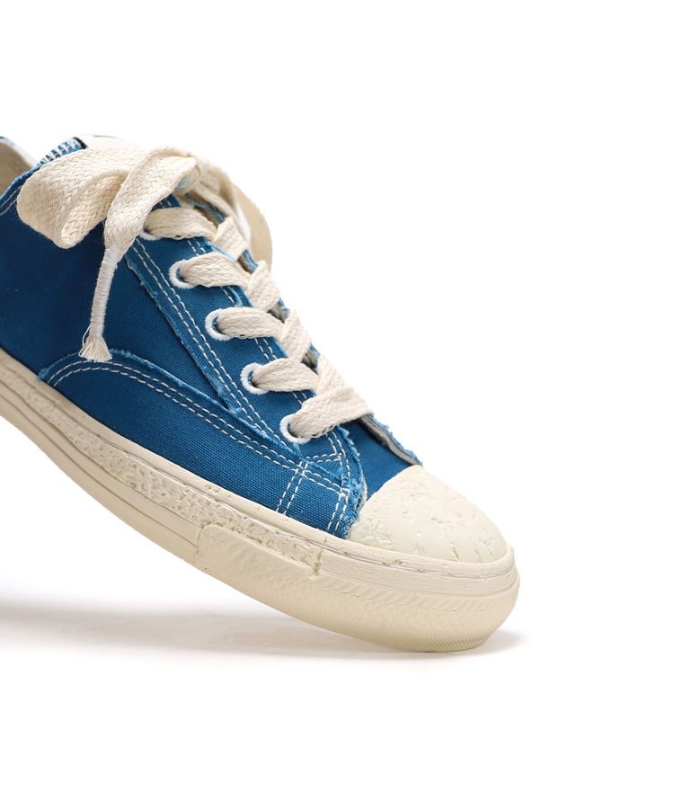 PAST Sole 6 - Hole Low-top Sneaker