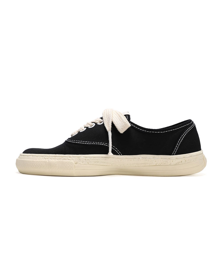 PAST Sole 5 - Hole Low-top Sneaker