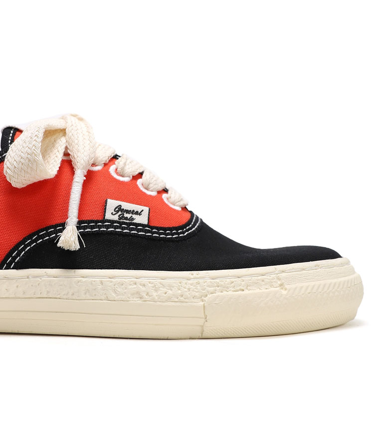 PAST Sole 5 - Hole Low-top Sneaker