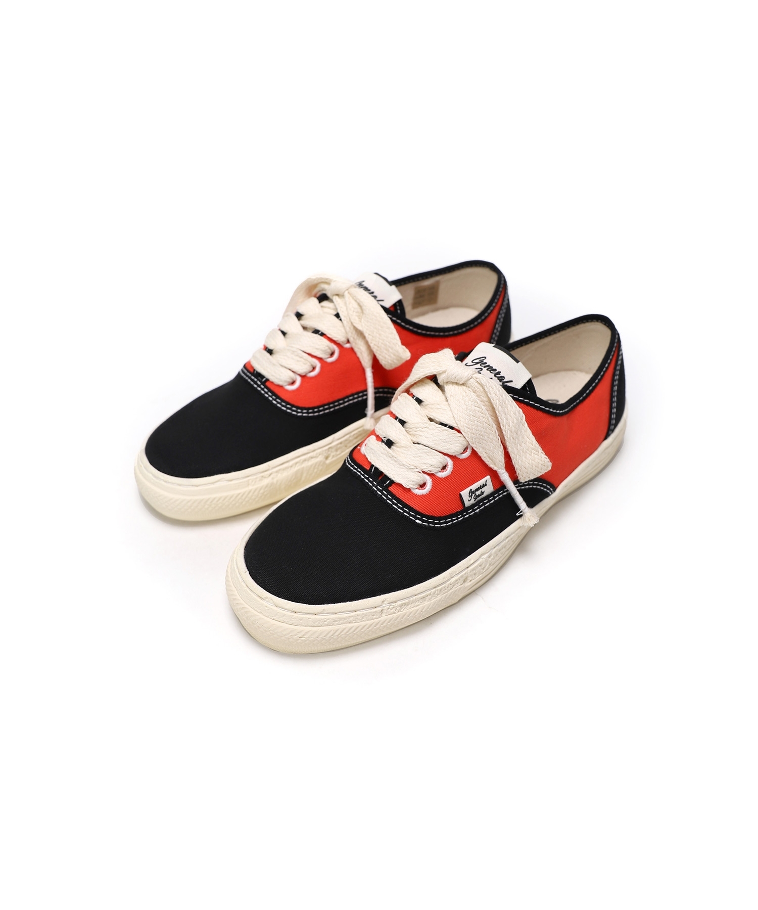 PAST Sole 5 - Hole Low-top Sneaker