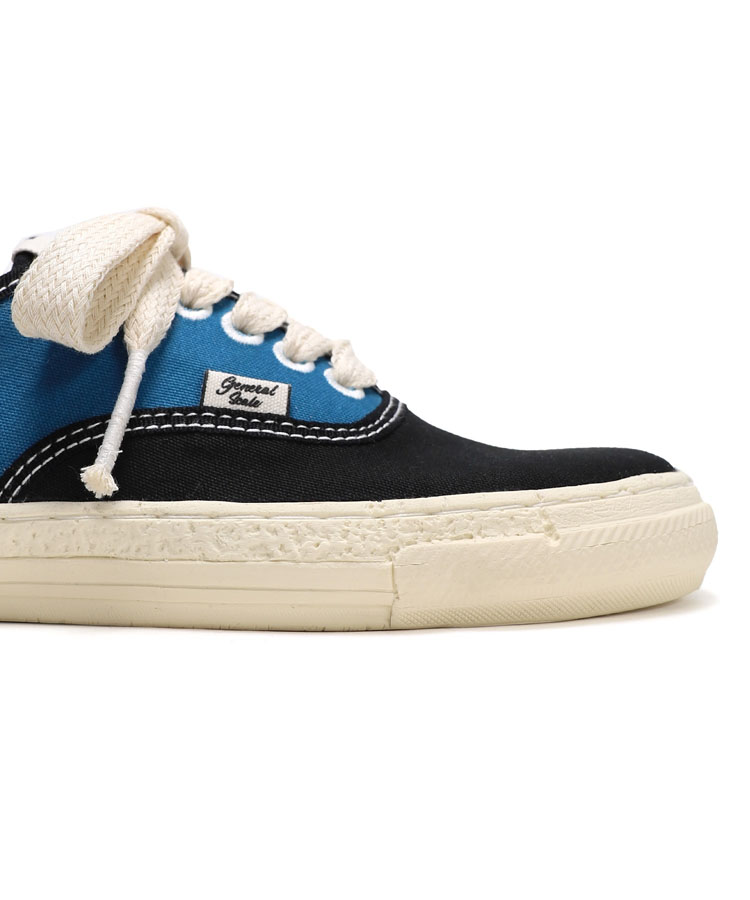 PAST Sole 5 - Hole Low-top Sneaker