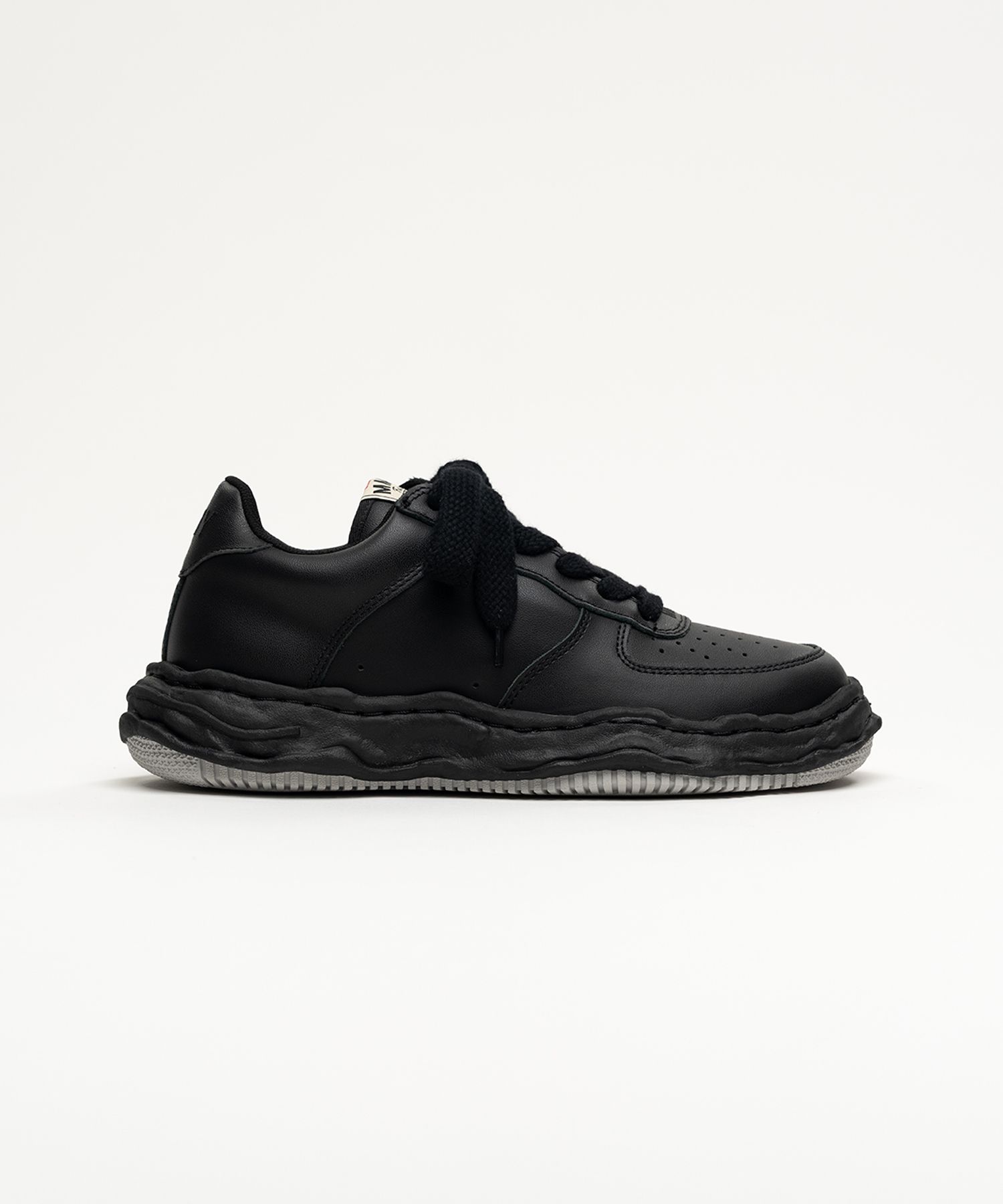 "WAYNE" OG Sole Leather Low-top Sneaker