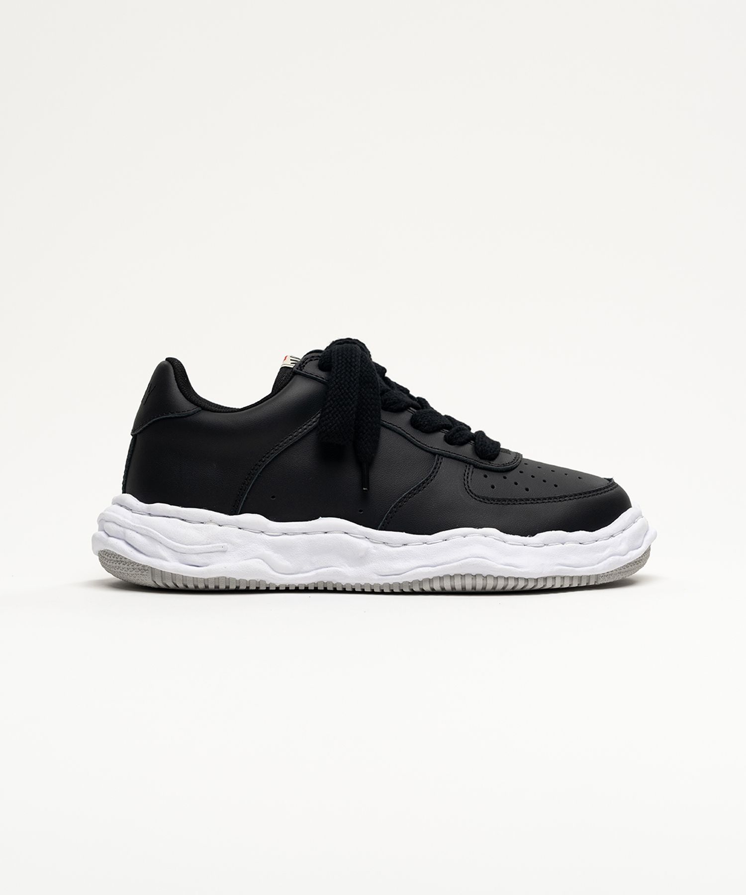 "WAYNE" OG Sole Leather Low-top Sneaker