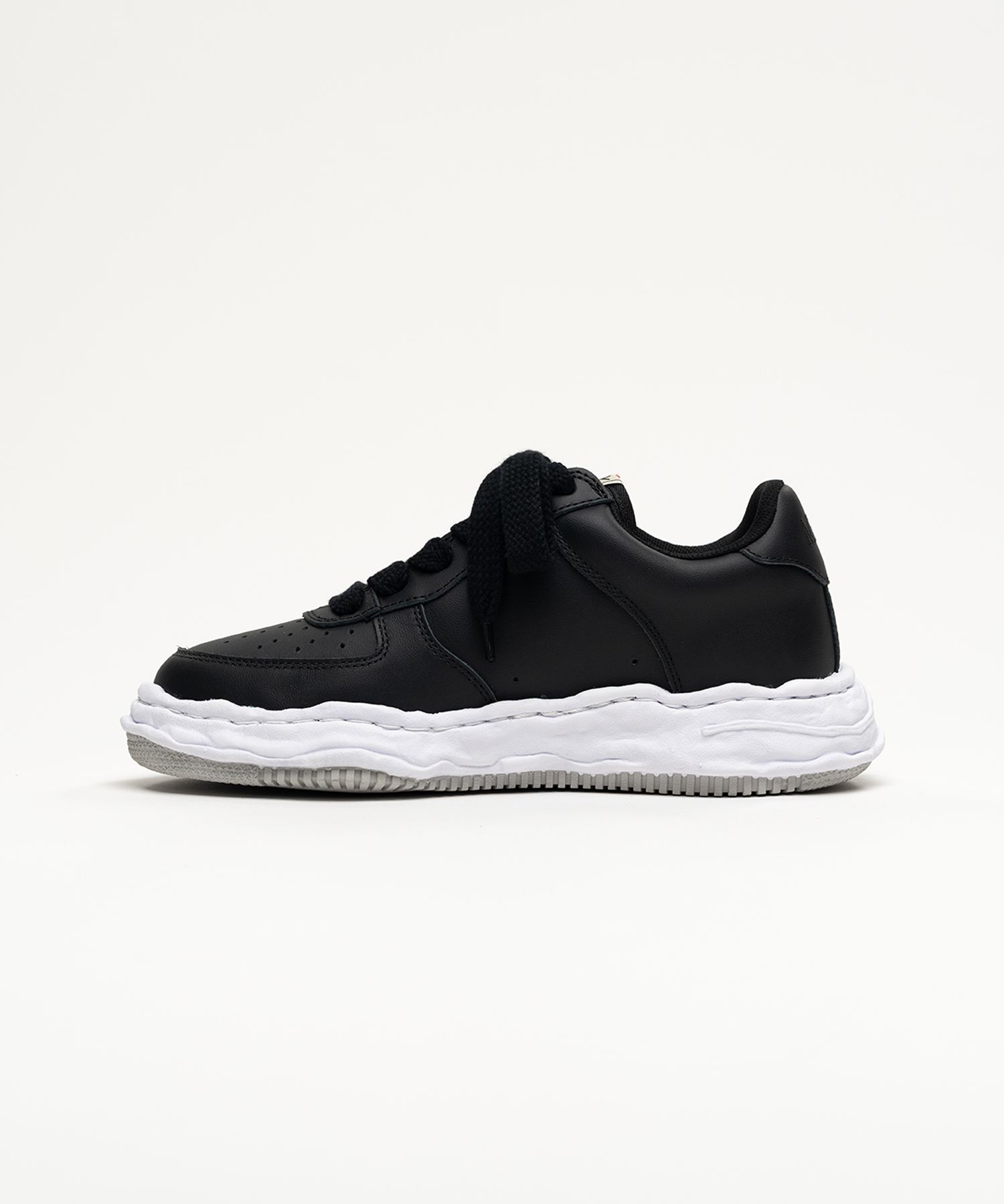 "WAYNE" OG Sole Leather Low-top Sneaker