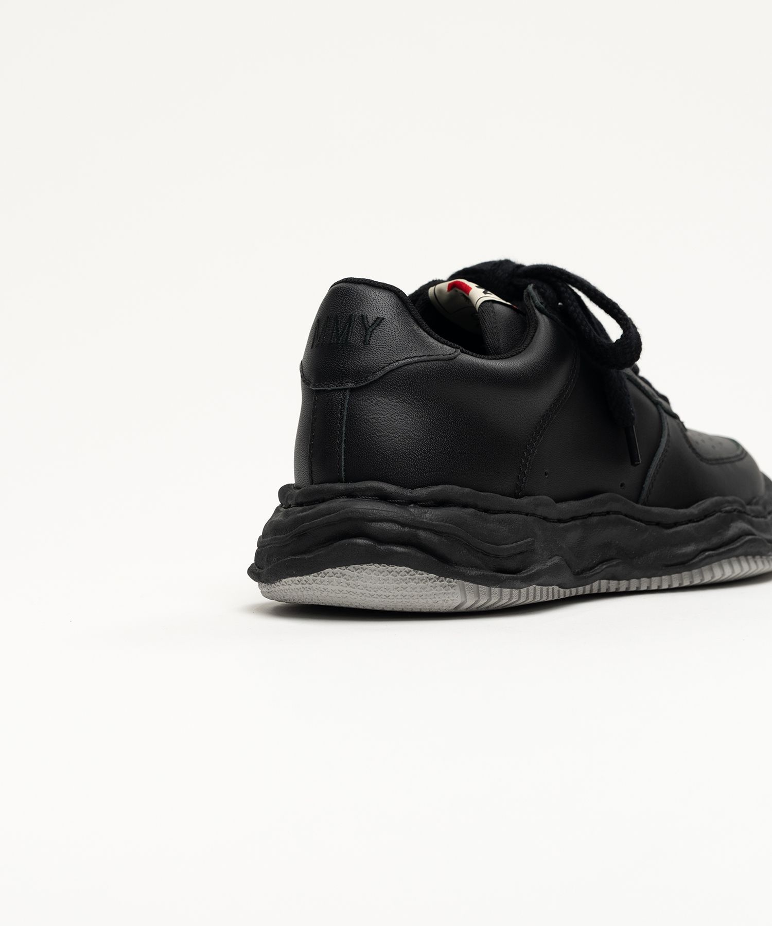 "WAYNE" OG Sole Leather Low-top Sneaker