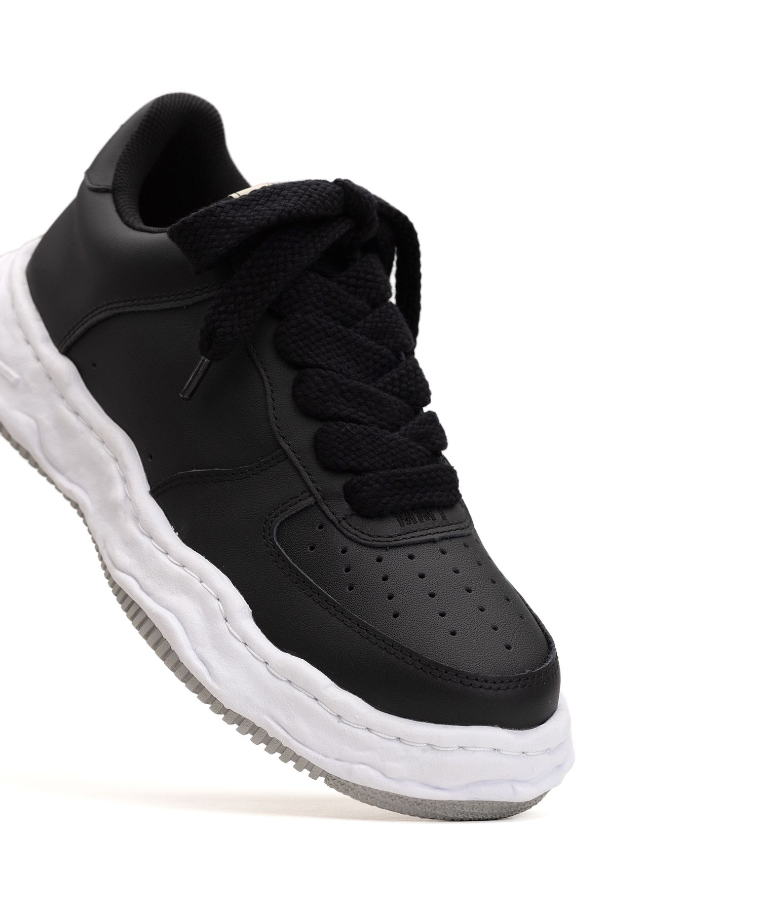 "WAYNE" OG Sole Leather Low-top Sneaker