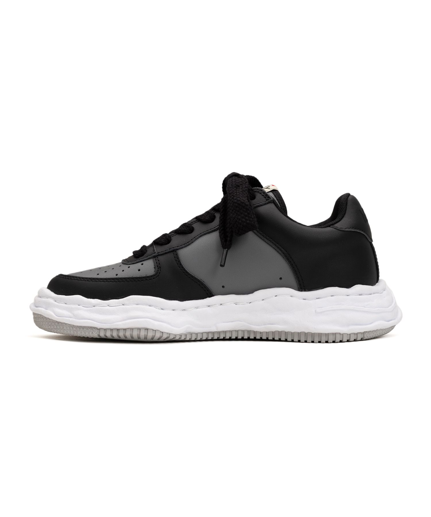 "WAYNE" OG Sole Leather Low-top Sneaker
