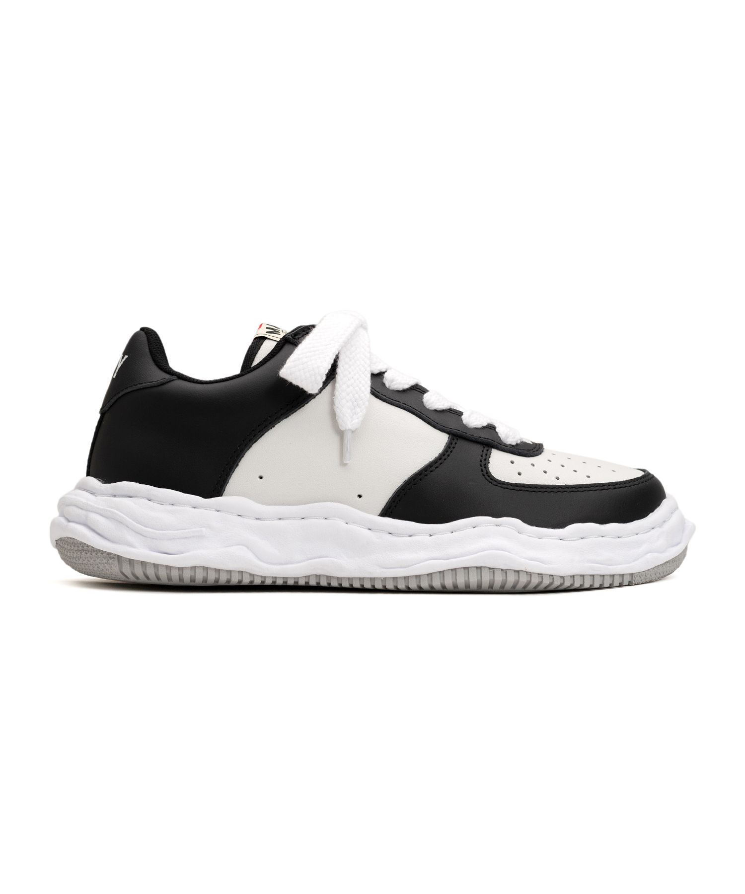 "WAYNE" OG Sole Leather Low-top Sneaker