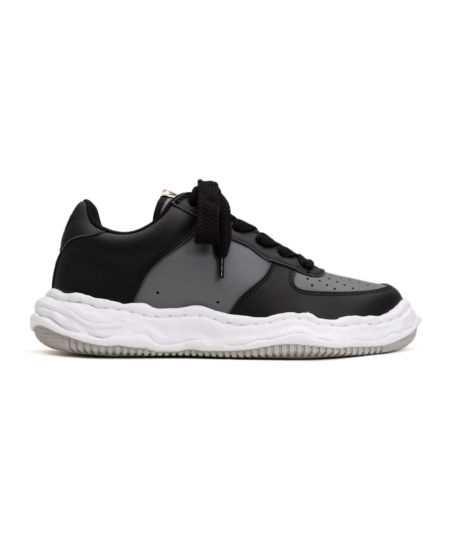 "WAYNE" OG Sole Leather Low-top Sneaker