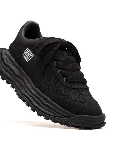 "LARRY" OG Sole Canvas Low-top Sneaker