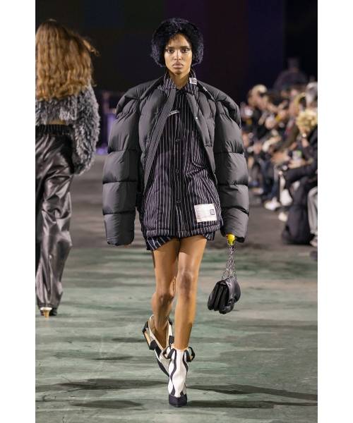 "TOY" Banana Handle Chain Shoulder Bag