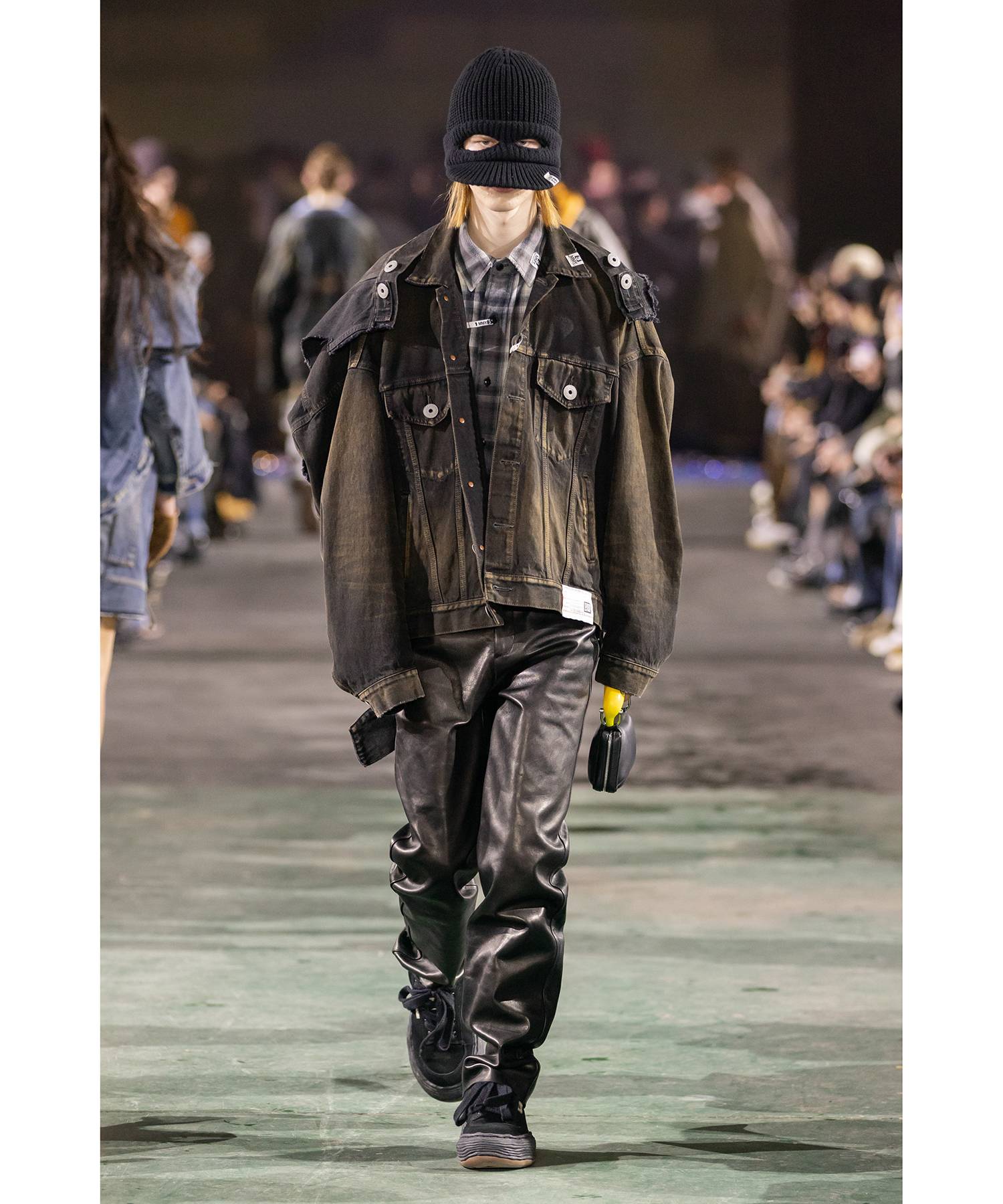 "TOY" Banana Handle Chain Shoulder Wallet