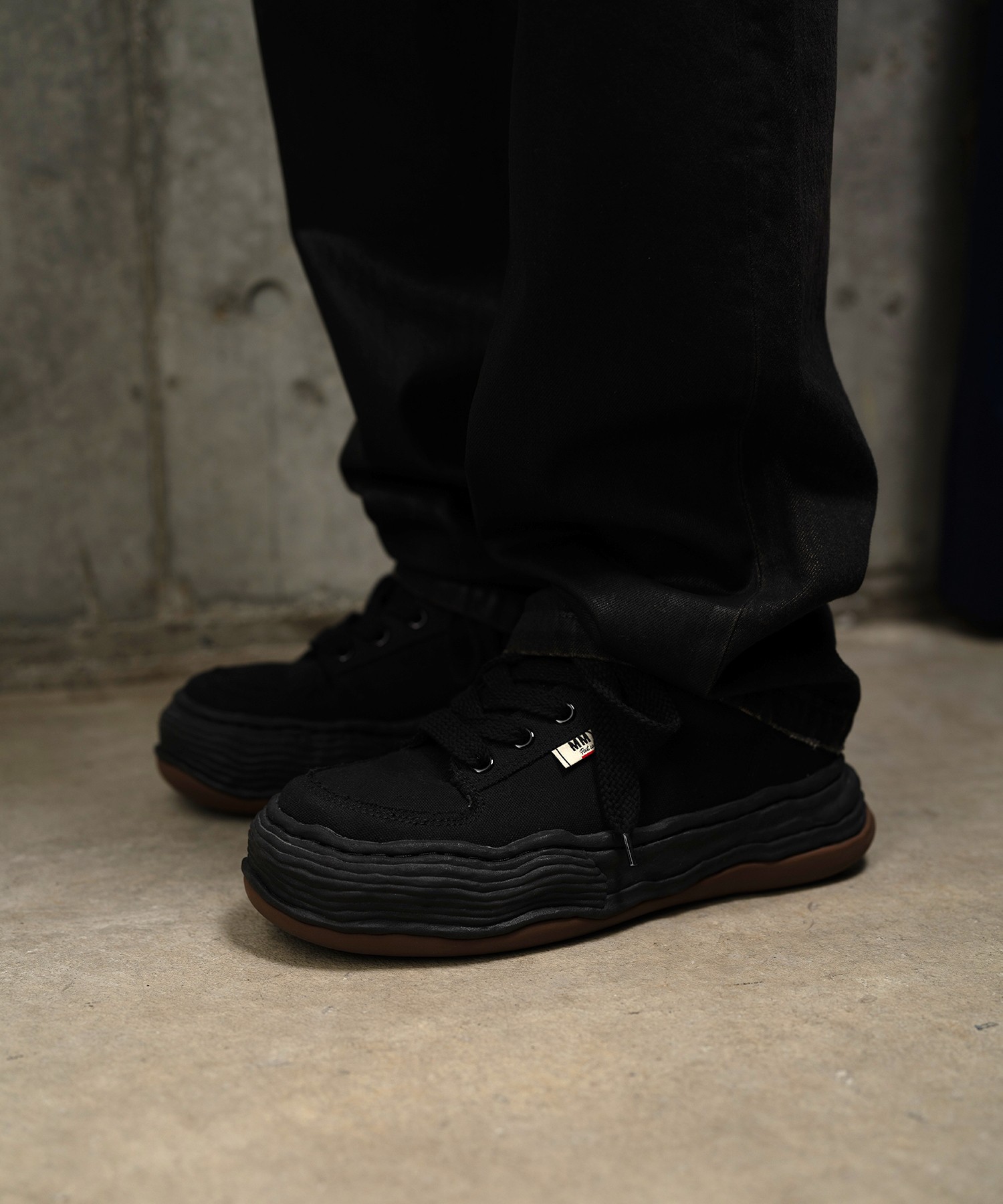 "OLIVER" OG Sole Canvas Low-top Sneaker