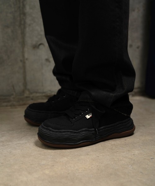 "OLIVER" OG Sole Canvas Low-top Sneaker