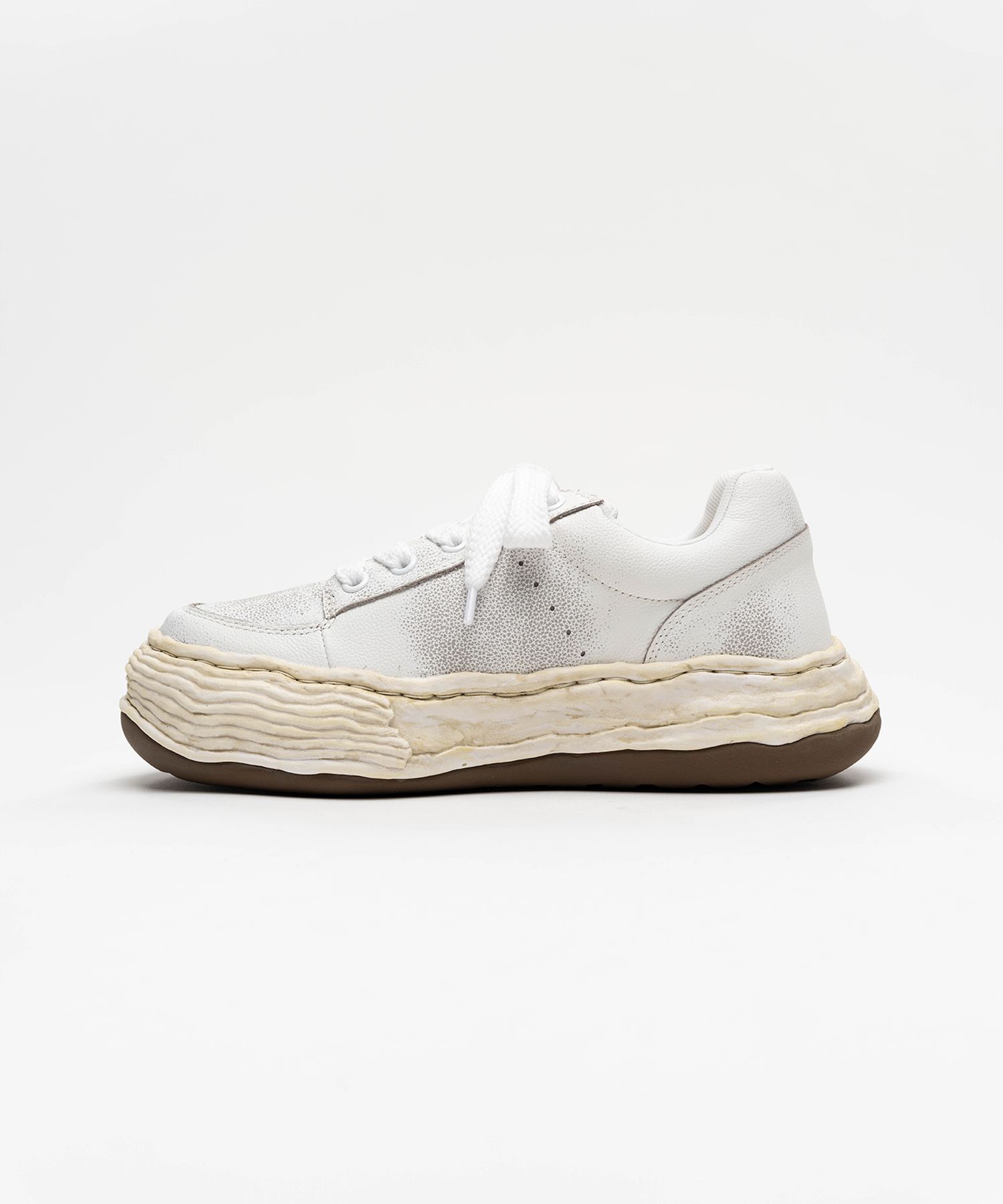 "OLIVER" OG Sole Shrink Leather Low-top Sneaker