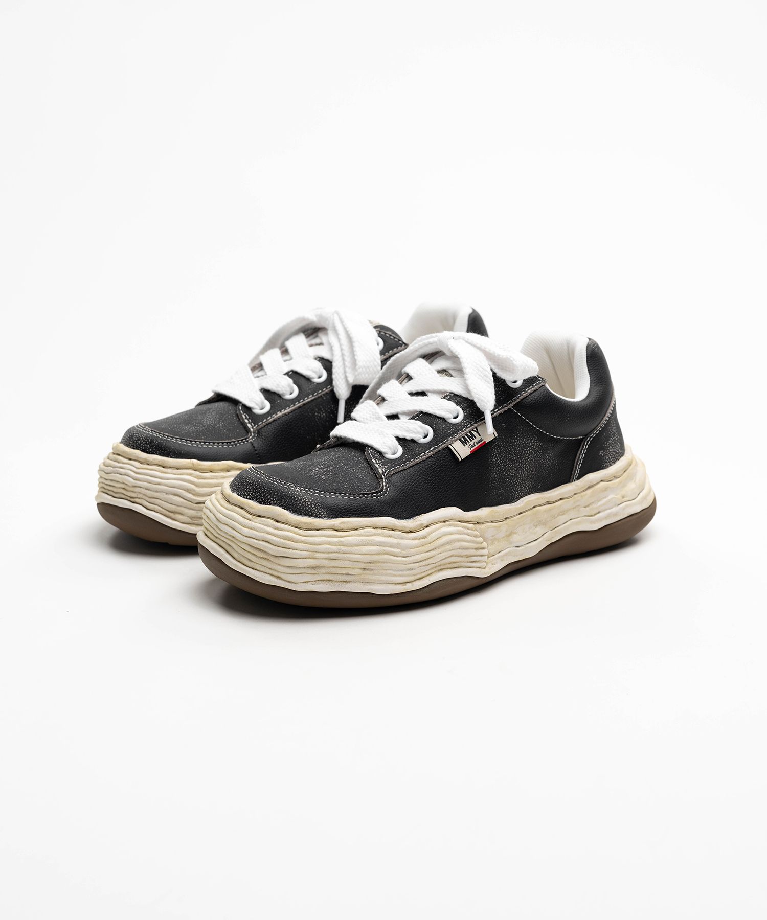 "OLIVER" OG Sole Shrink Leather Low-top Sneaker