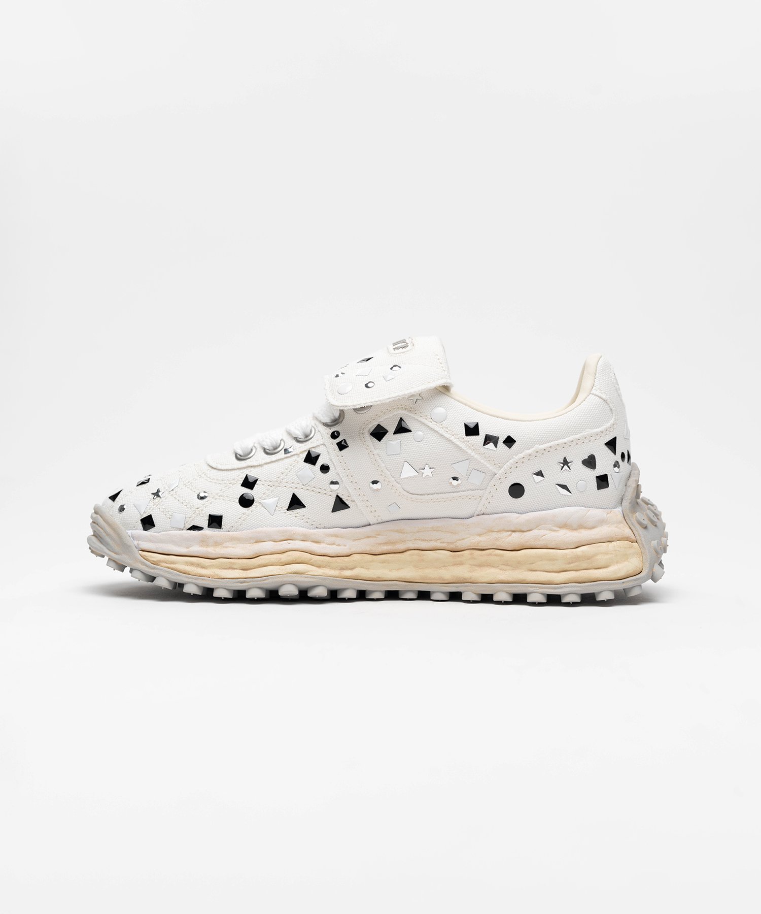 【EXCLUSIVE】"SCOTT" OG Sole Embellished Canvas Low-top Sneaker