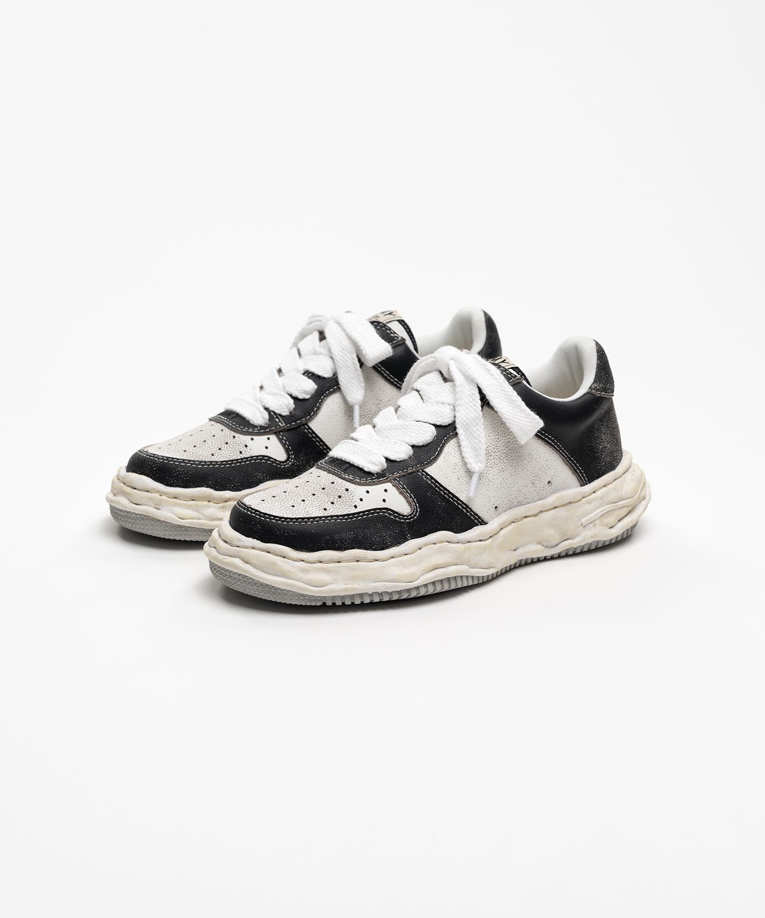 "WAYNE" OG Sole Shrink Leather Low-top Sneaker