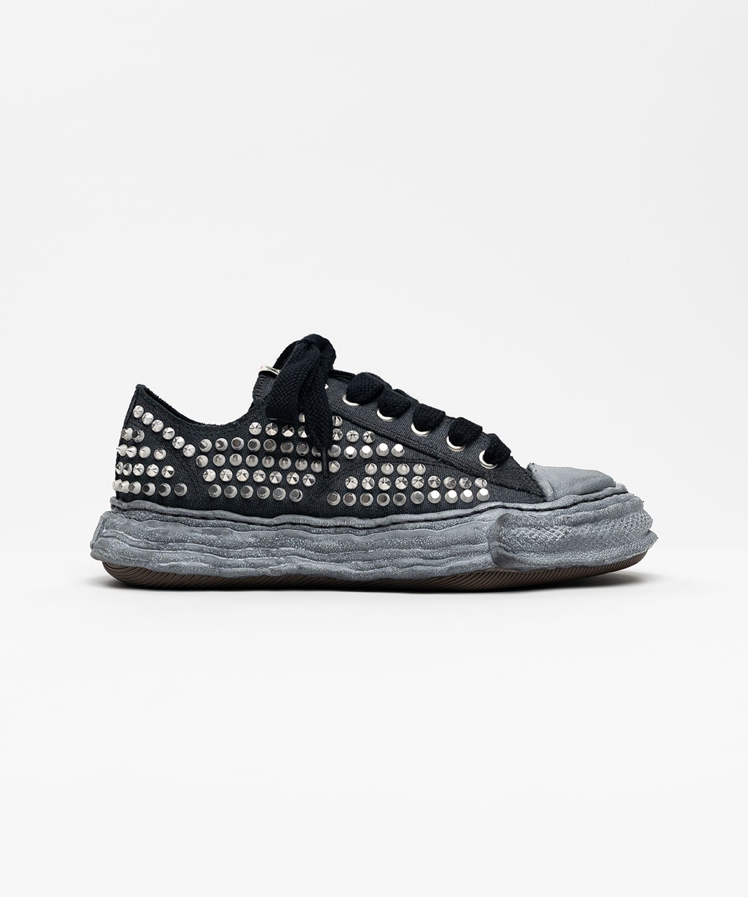 【EXCLUSIVE EDITION】"PETERSON23"OG Sole Studded Canvas Low-top Sneaker