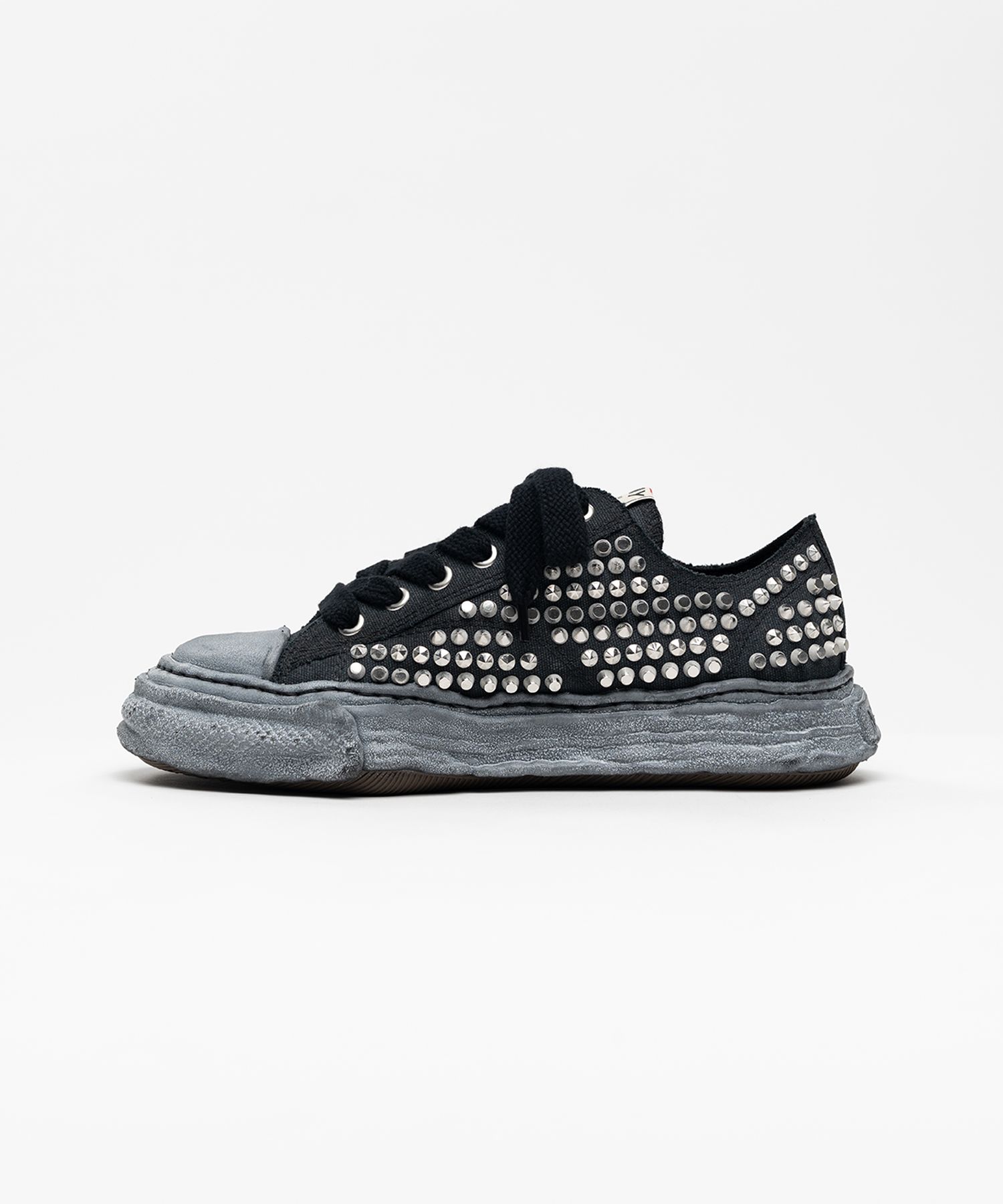 【EXCLUSIVE EDITION】"PETERSON23"OG Sole Studded Canvas Low-top Sneaker