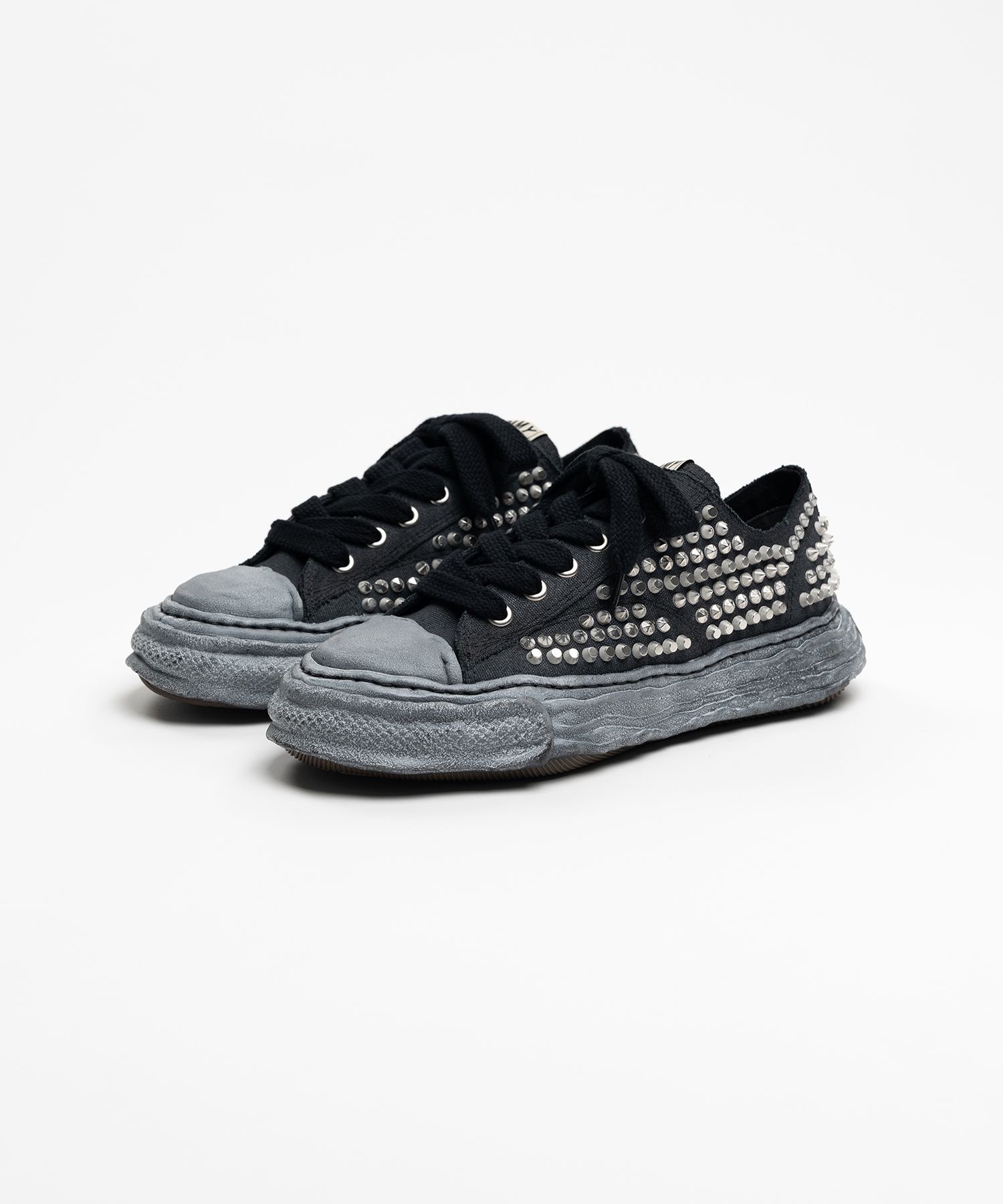 【EXCLUSIVE EDITION】"PETERSON23"OG Sole Studded Canvas Low-top Sneaker