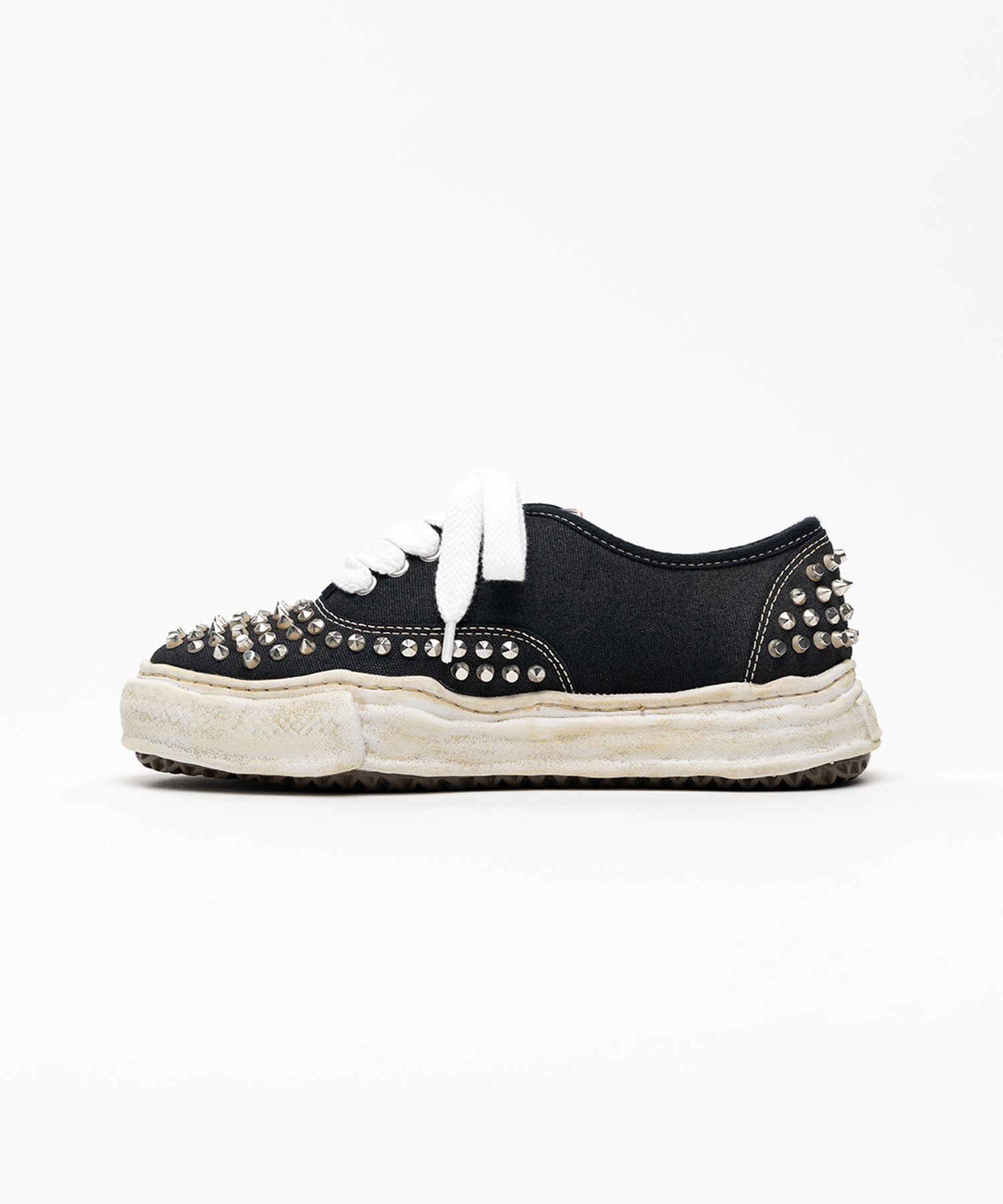 【EXCLUSIVE EDITION】"BAKER" OG Sole Studded Canvas Low-top Sneaker