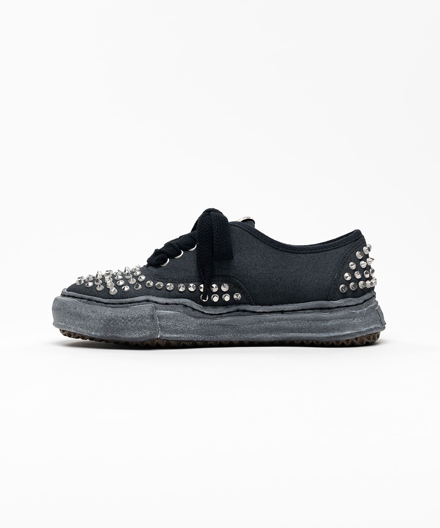 【EXCLUSIVE EDITION】"BAKER" OG Sole Studded Canvas Low-top Sneaker